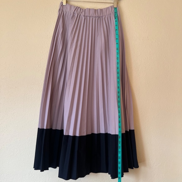 NWT - B-YU Pleated Skirt - Size Med - Made in Italy - Picture 5 of 13